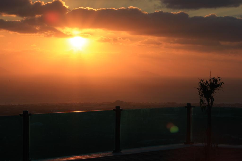 Nectarios Villa - Studios & Suites Adults Only Fira  Bagian luar foto