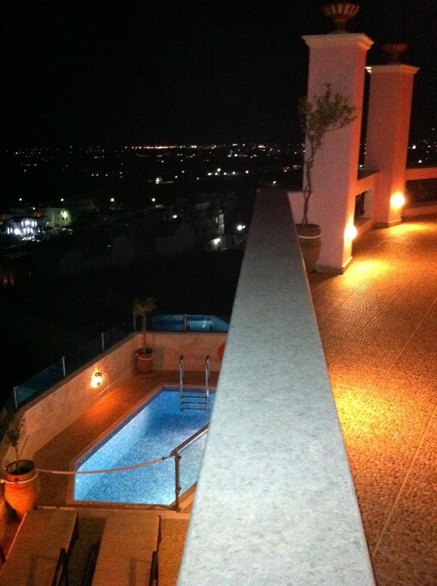 Nectarios Villa - Studios & Suites Adults Only Fira  Bagian luar foto