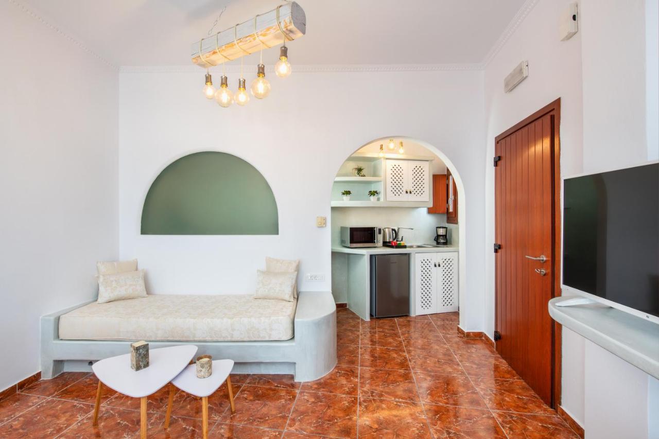 Nectarios Villa - Studios & Suites Adults Only Fira  Bagian luar foto